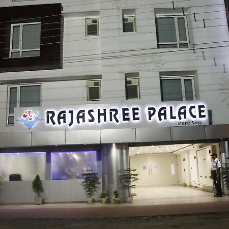 Hotel Rajashree Palace Силигури Екстериор снимка