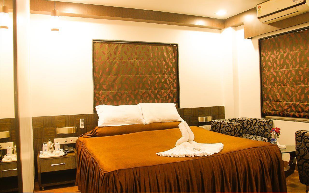 Hotel Rajashree Palace Силигури Екстериор снимка