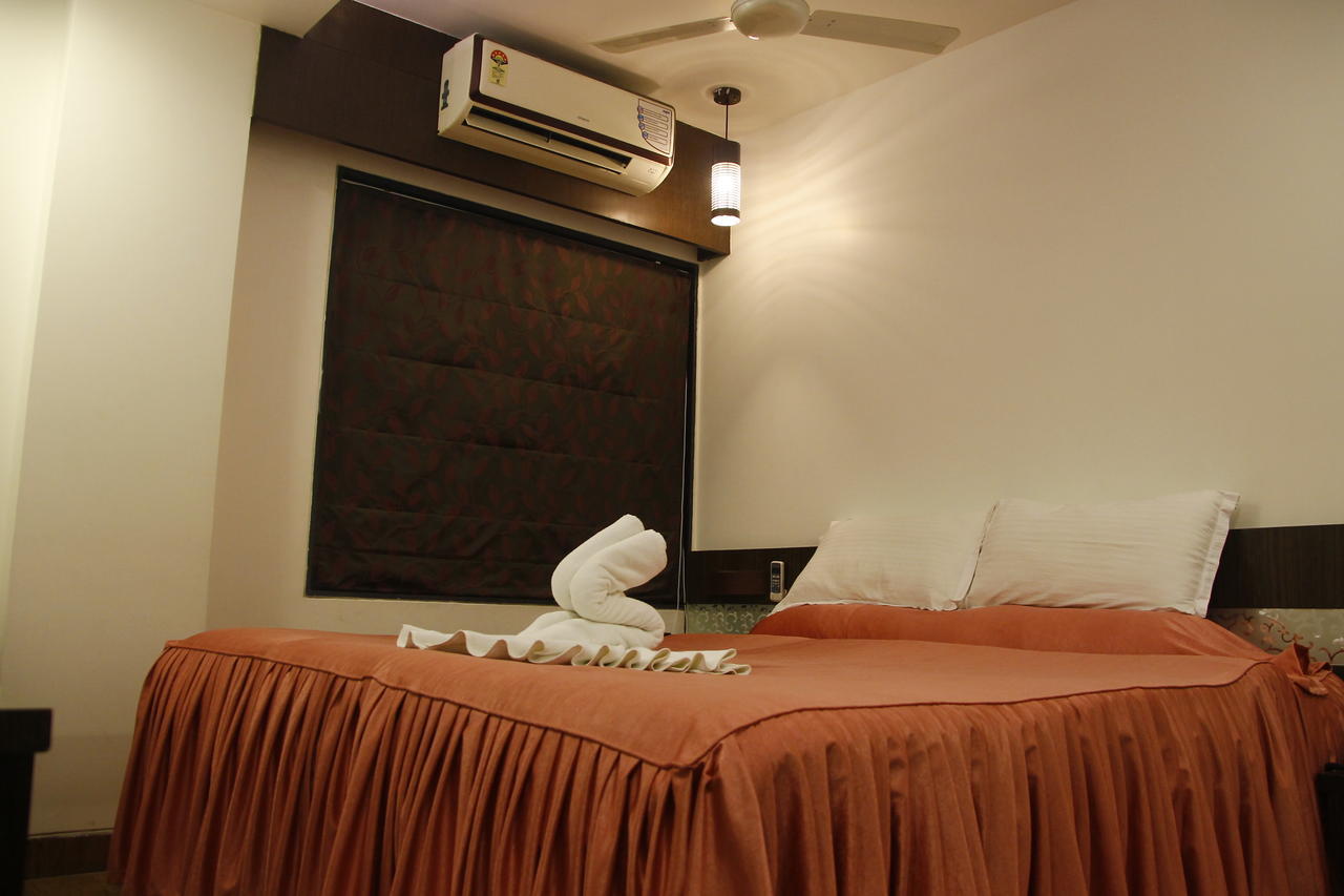 Hotel Rajashree Palace Силигури Стая снимка