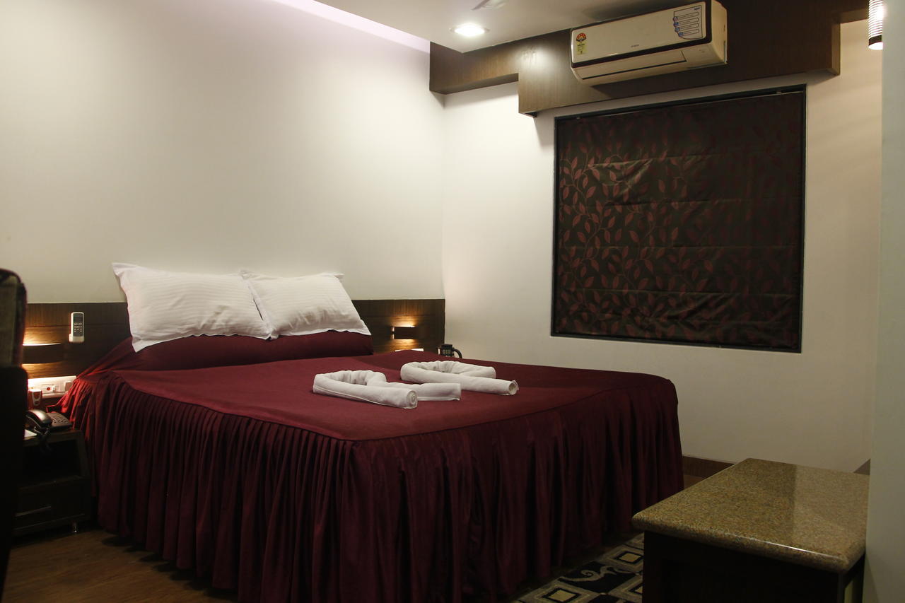 Hotel Rajashree Palace Силигури Стая снимка