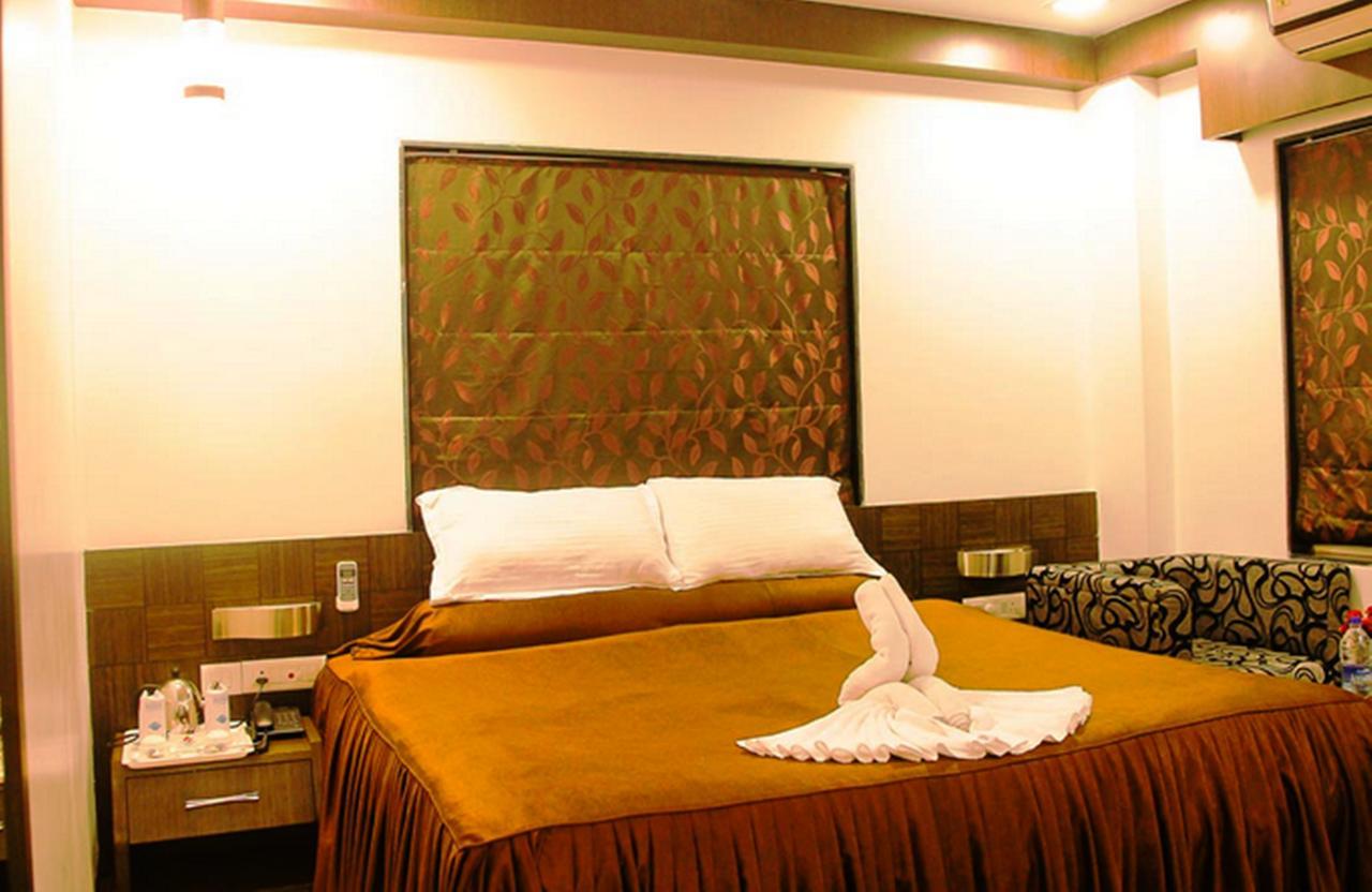 Hotel Rajashree Palace Силигури Стая снимка